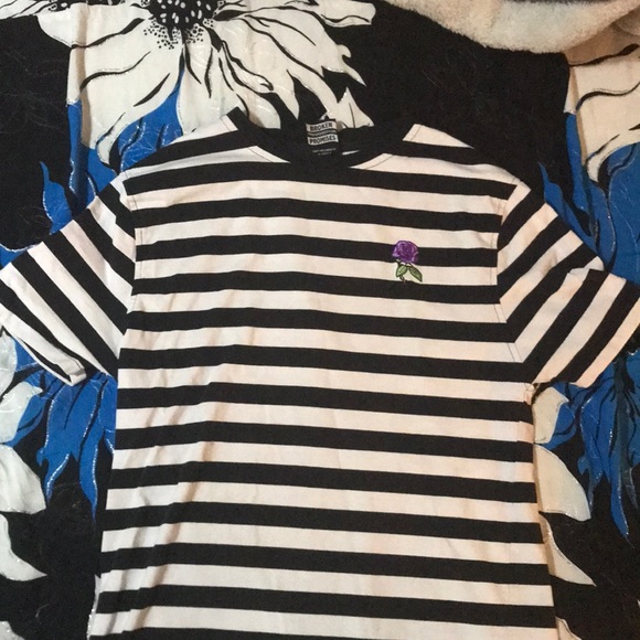 Black and white tee shirt - Picture 1 of 1